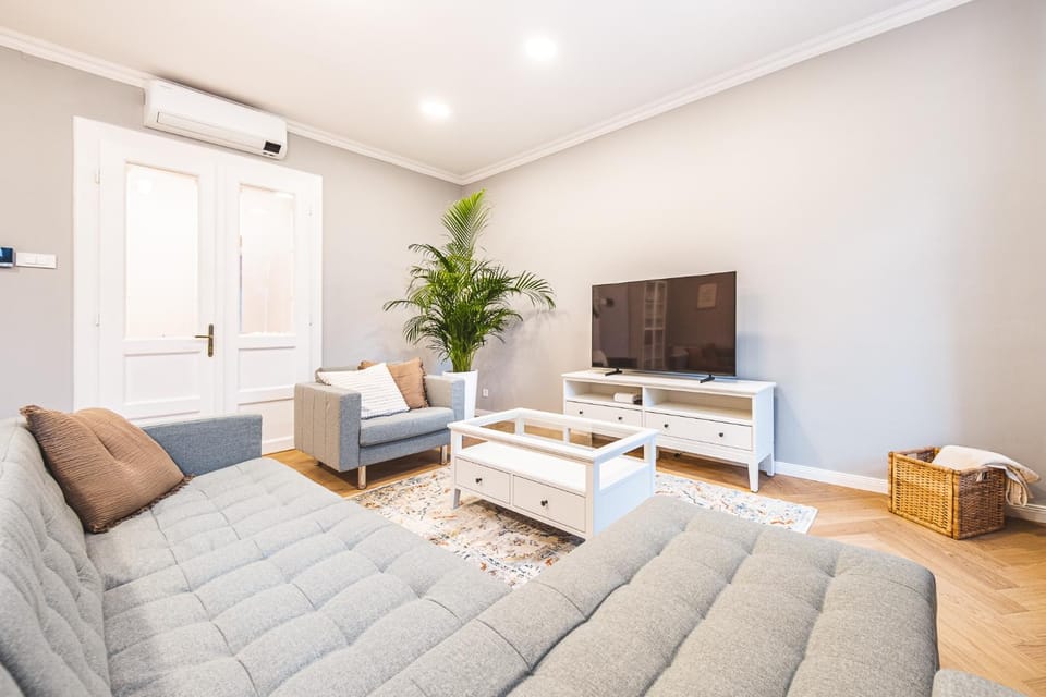 Communal lounge/ TV room, TV and multimedia, Living room, Seating area