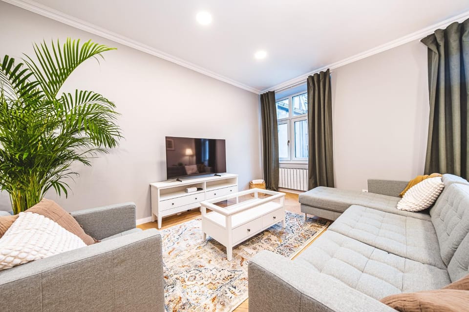 Communal lounge/ TV room, TV and multimedia, Living room, Seating area