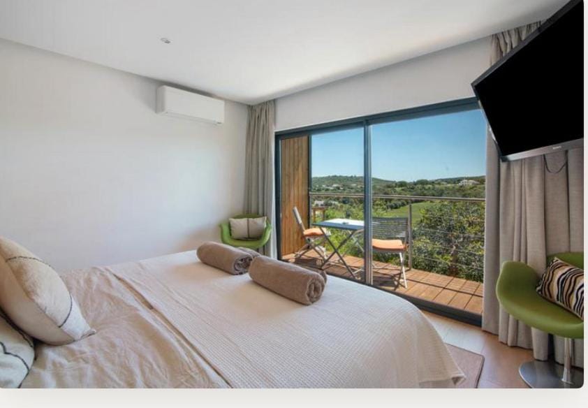 Bed, TV and multimedia, Balcony/Terrace, Bedroom