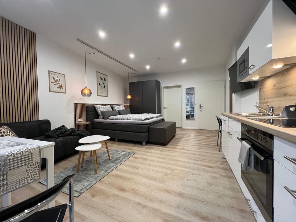 TV and multimedia, Living room, Photo of the whole room, Seating area, Dining area, Bedroom