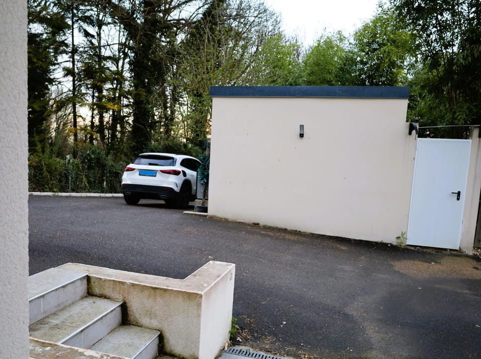 Inner courtyard view, Parking