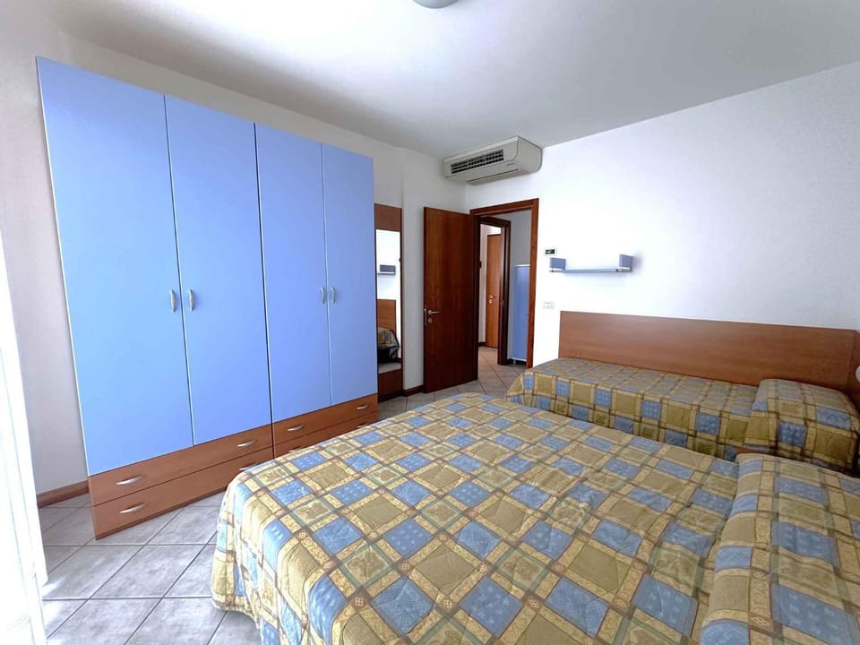 Bed, Bedroom, air conditioner