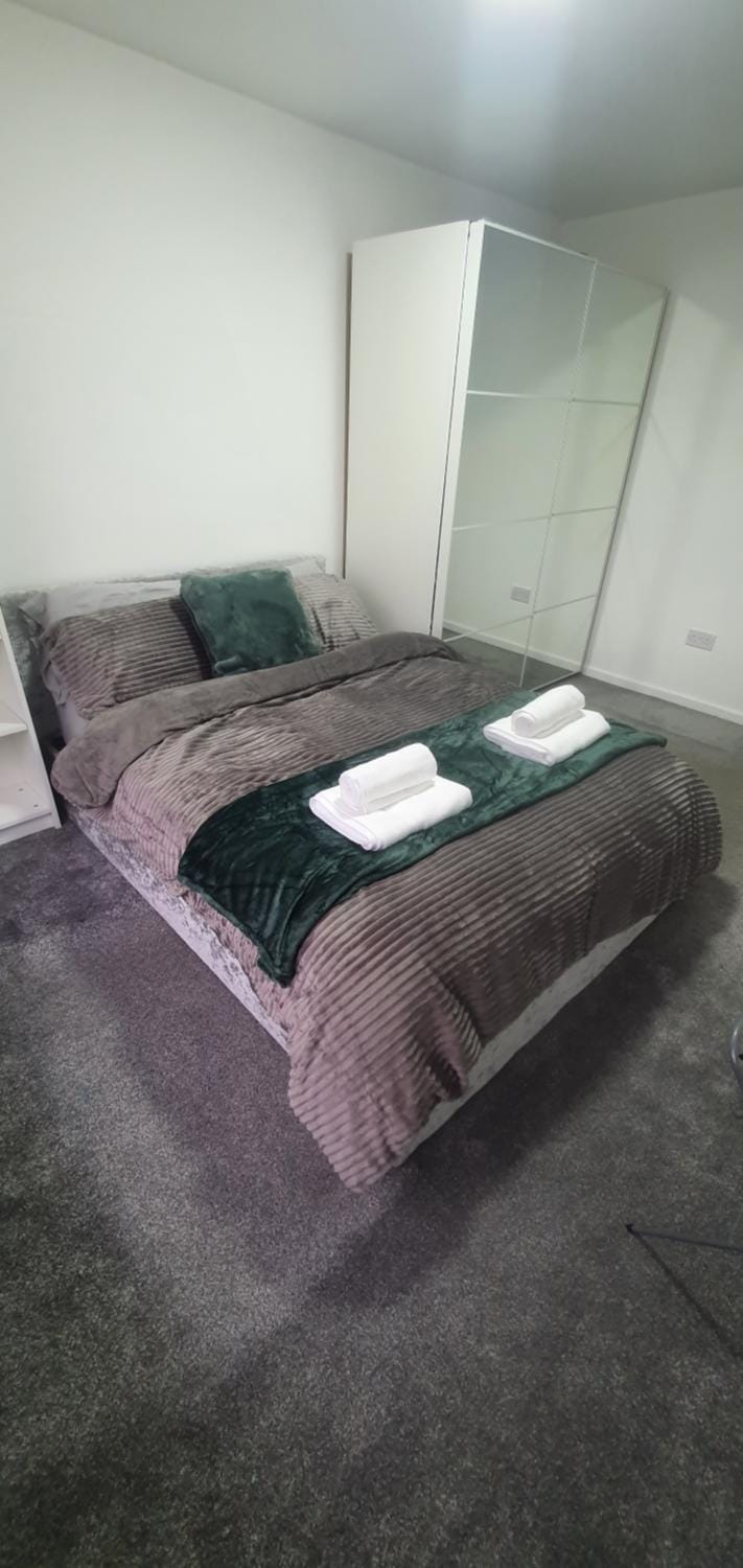 Photo of the whole room, Bedroom, towels