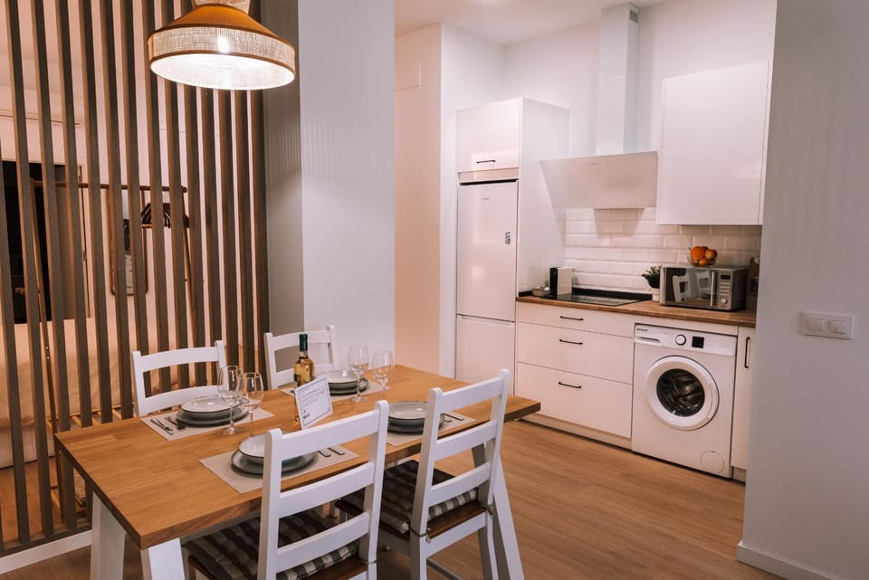 Kitchen or kitchenette, Dining area, stove