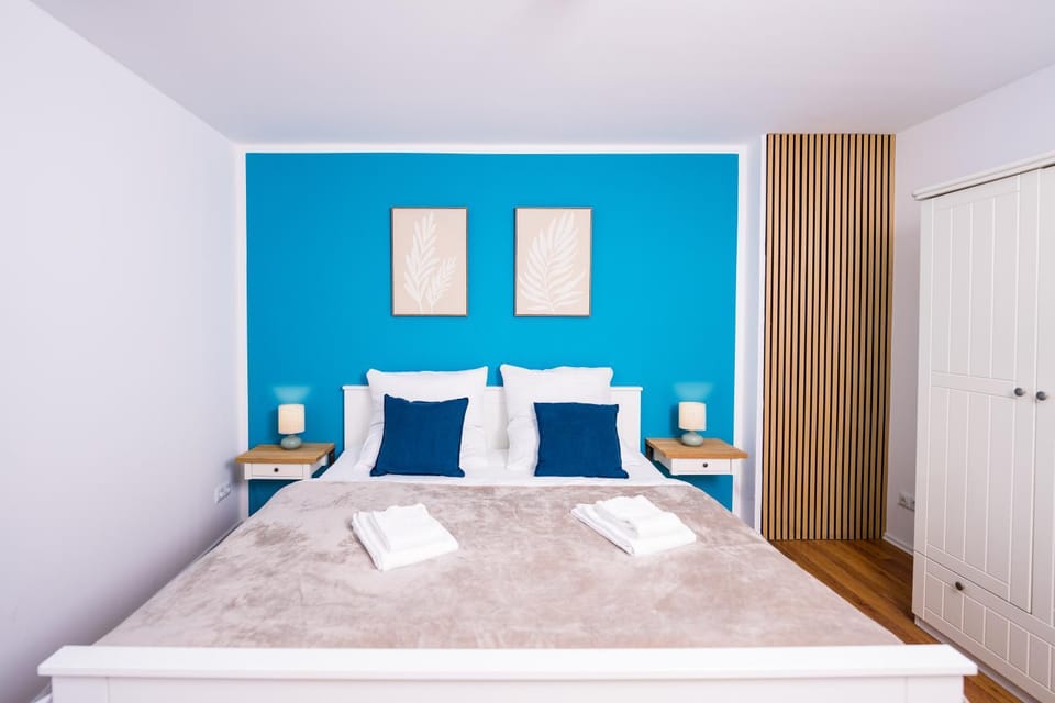 Bed, Photo of the whole room, Bedroom, towels, wardrobe