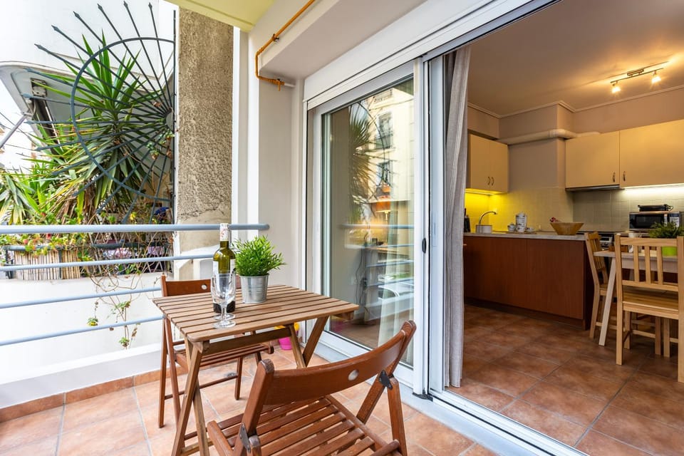 Seating area, kitchen