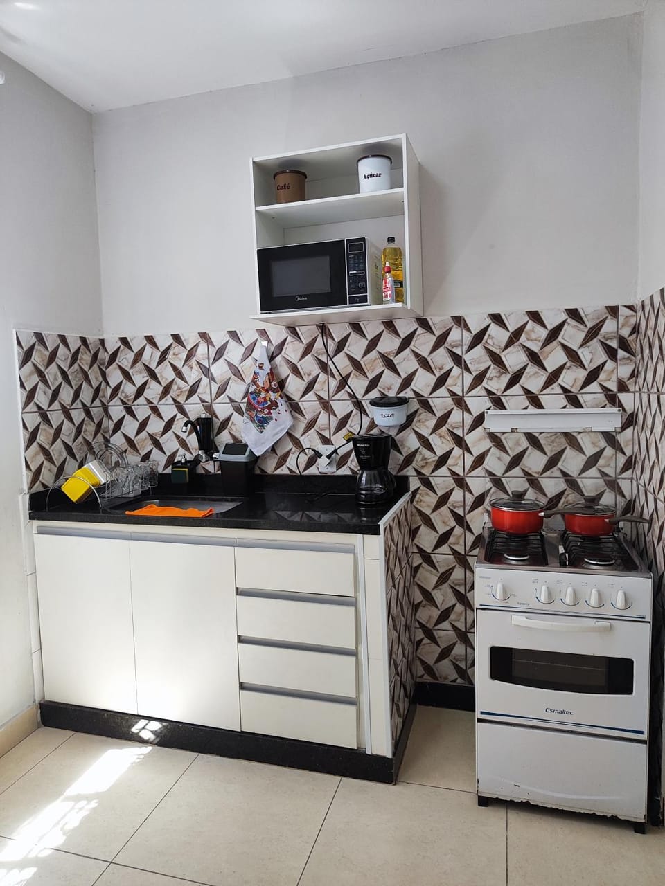 kitNet mobiliada de 1 quarto House in Contagem