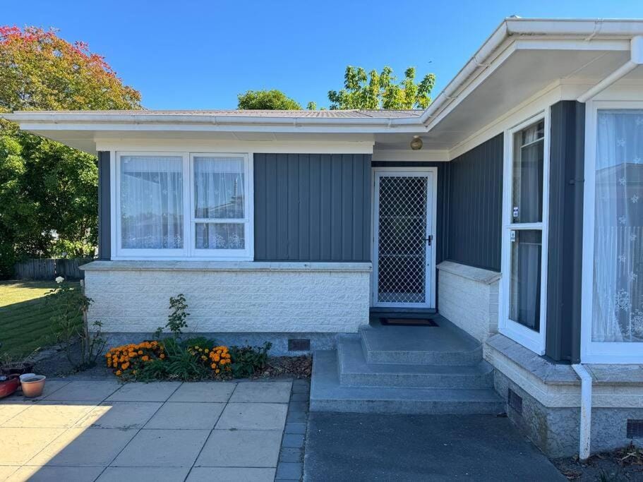 Great House - Family Fun House in Napier