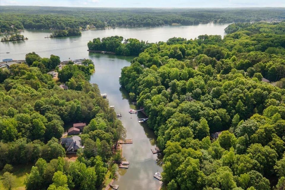 Brand New Lake Norman Home Pool & Hot Tub House in Lake Norman