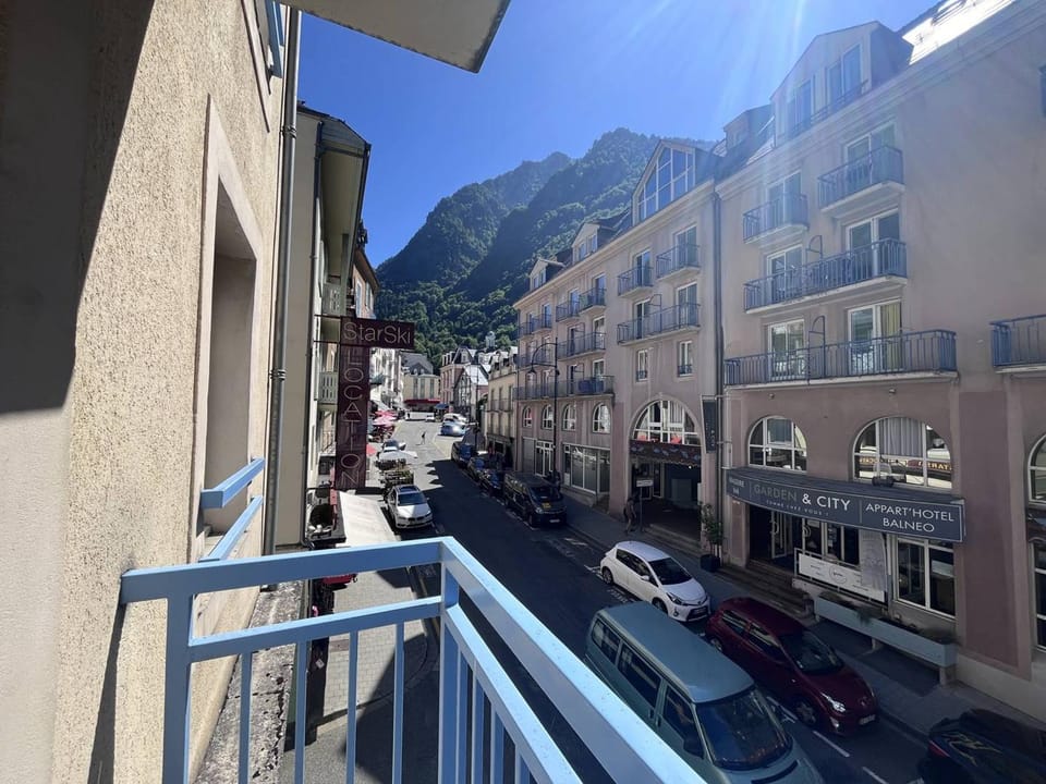 Charmant appartement à Cauterets avec balcon et parking privé - FR-1-812-30 Apartment in Cauterets