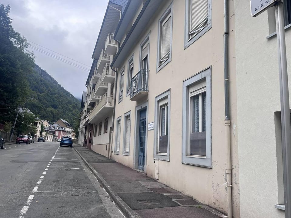 Doux séjour familial à Cauterets - FR-1-812-55 Apartment in Cauterets