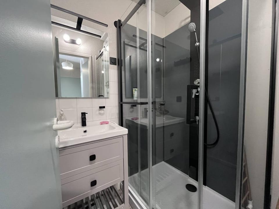 Duplex charmant à Cauterets, proche commerces et téléphérique - FR-1-812-82 Apartment in Cauterets