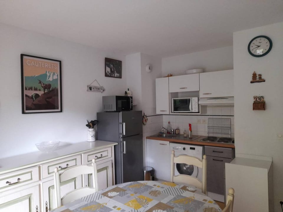 T2 Cauterets: Parking, Wifi, Animaux admis - FR-1-812-105 Apartment in Cauterets