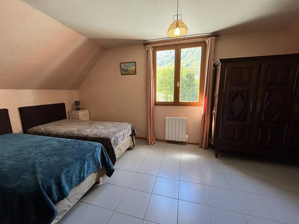 Maison spacieuse à Cauterets : 4 chambres, garage, sans animaux House in Cauterets