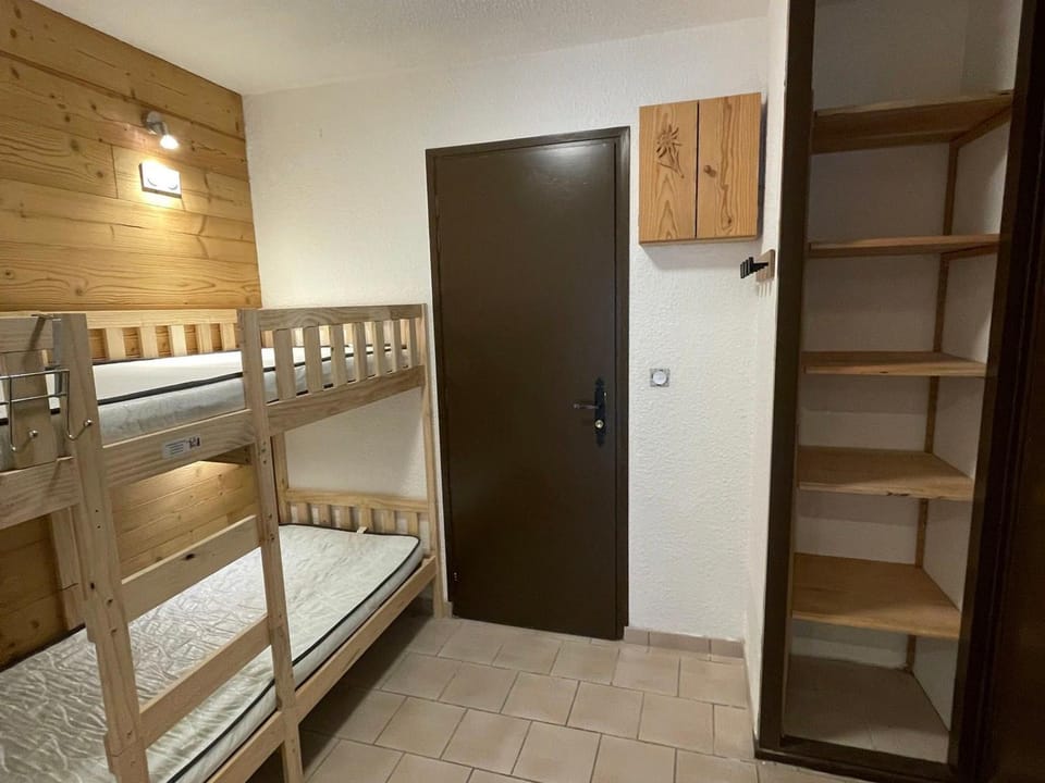 Studio cabine 4 pers avec balcon et wifi à Valloire - FR-1-263-543 Cabin in Auvergne-Rhône-Alpes