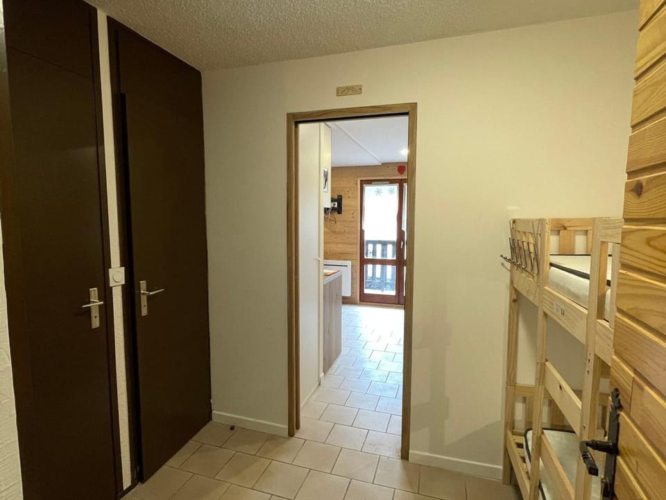 Studio cabine 4 pers avec balcon et wifi à Valloire - FR-1-263-543 Cabin in Auvergne-Rhône-Alpes