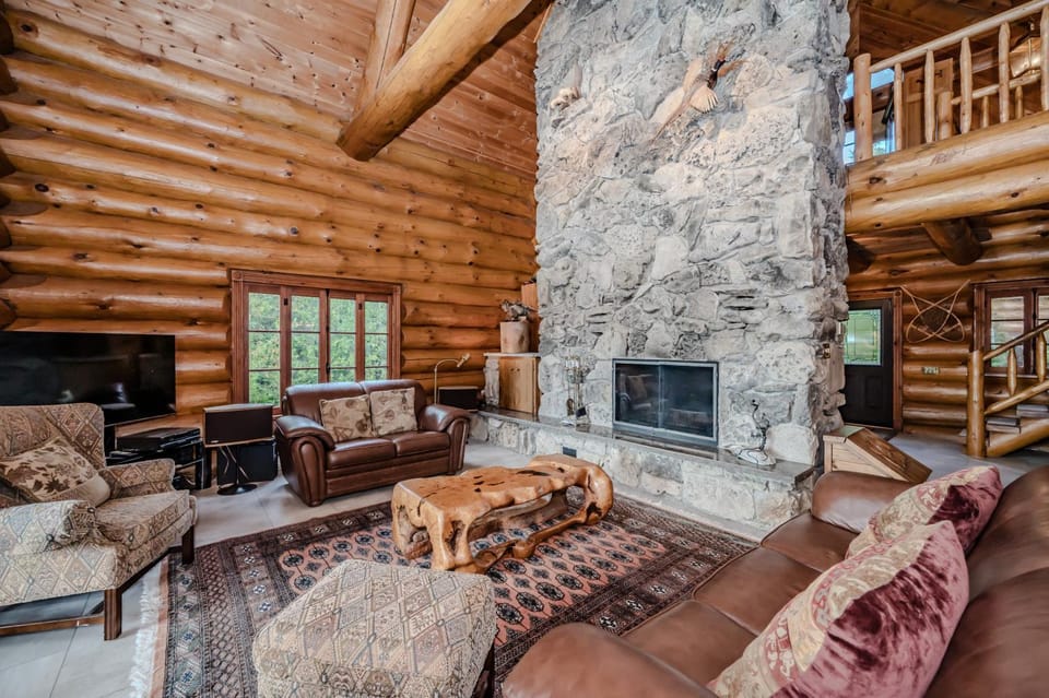 Timber Shores Rustic Waterfront Log Cabin Cabin in Northern Bruce Peninsula