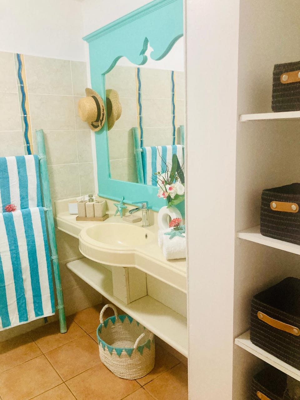 Bathroom, towels