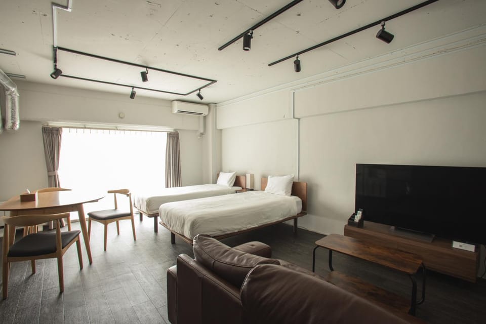 Bed, Living room, Dining area, Bedroom