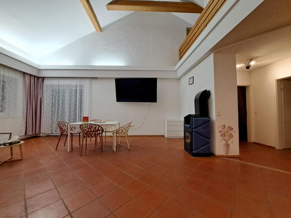 Living room, Dining area, fireplace