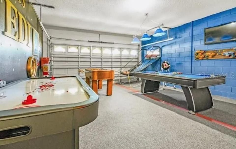 Billiard, Game Room