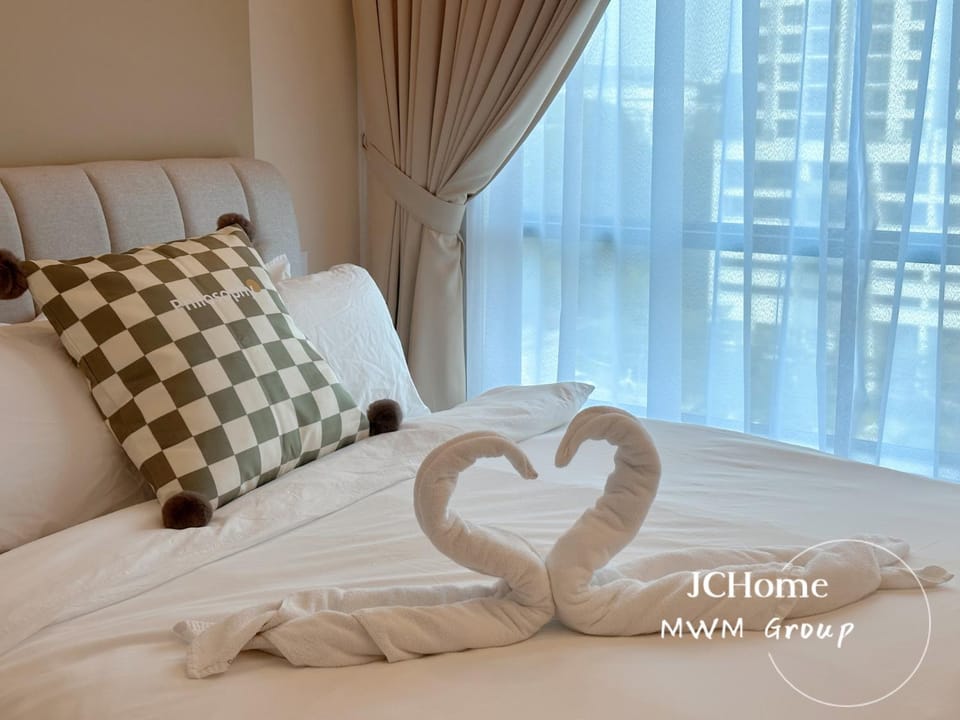 Bed, Bedroom, towels