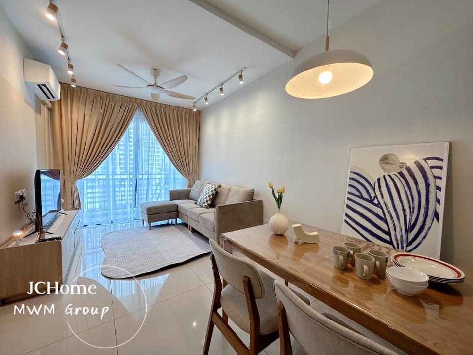 TV and multimedia, Living room, Seating area, Dining area