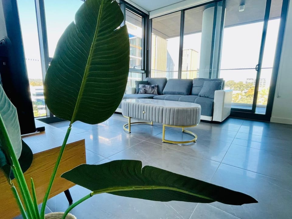 Modern stylish 3 bedroom condo - Parking, Gym, Pool Apartment in Sydney