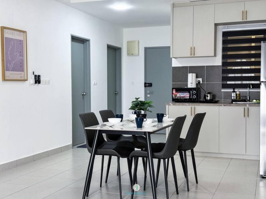 3B2B 7 Pax - 5 min walk to MRT - F&B - Cheras Apartment in Negeri Sembilan, Malaysia