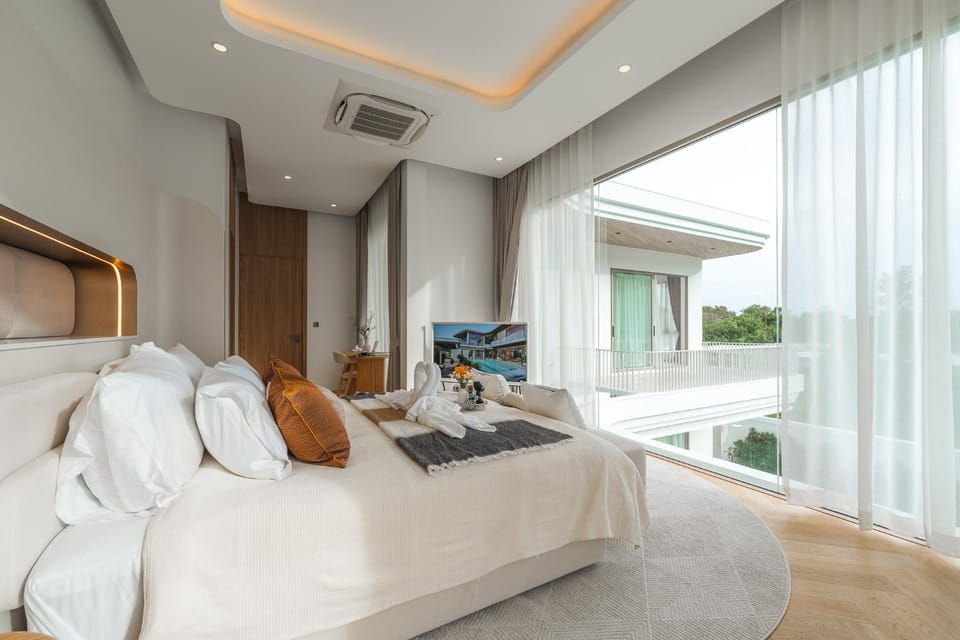 Bed, Photo of the whole room, Bedroom, Pool view