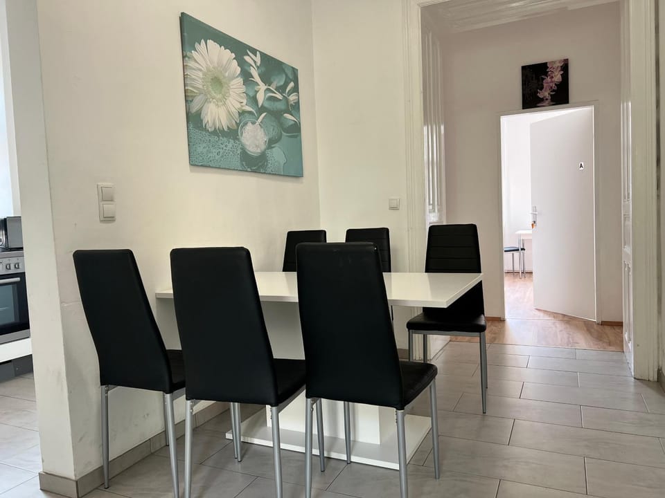 Seating area, Dining area