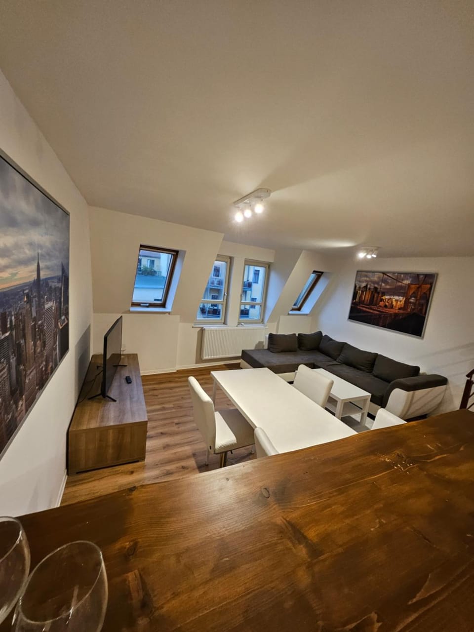 Living room, Photo of the whole room, Seating area, Evening entertainment