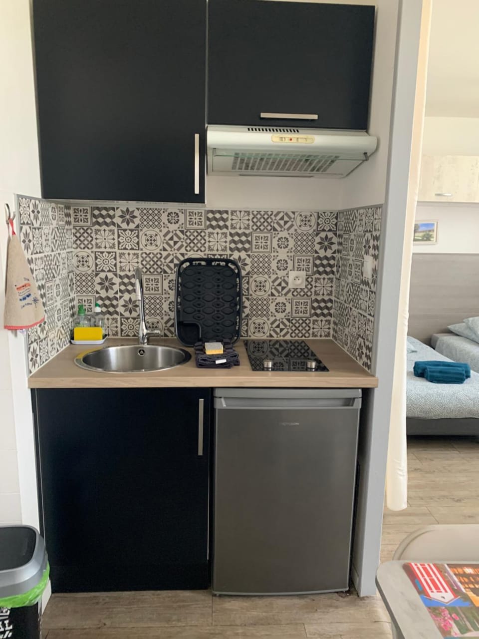 Kitchen or kitchenette, stove