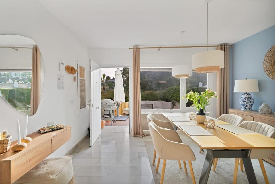 Private Garden Oasis BBQ, Pool, Walk to Beach Apartment in Sitio de Calahonda