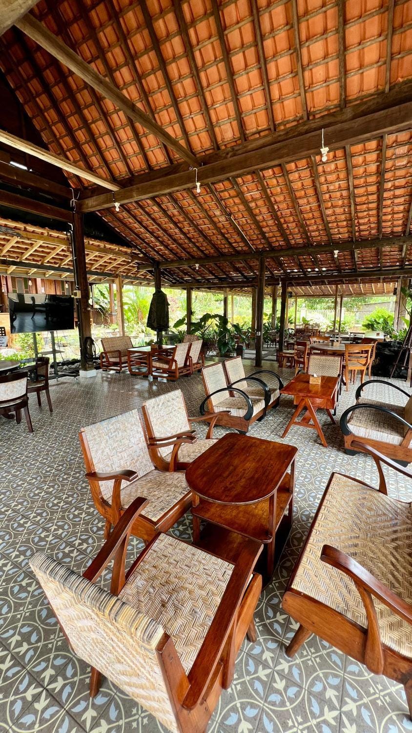 Restaurant/places to eat, Communal lounge/ TV room, Living room, Seating area