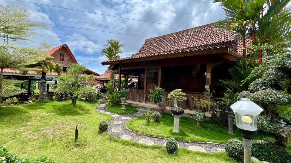 Property building, Day, Garden, Garden, Garden view