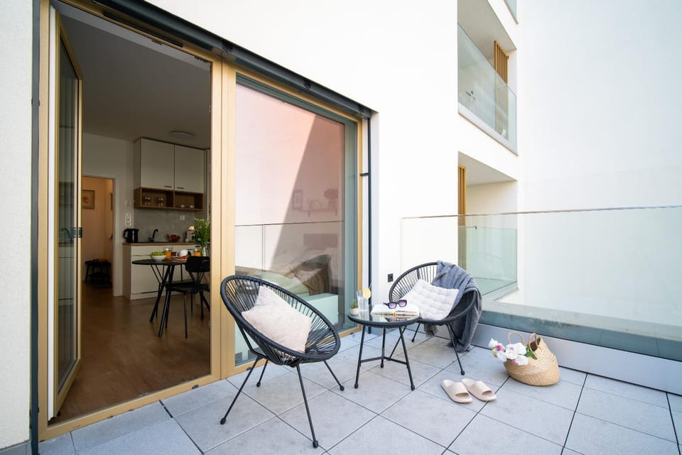 View (from property/room), Balcony/Terrace, Seating area