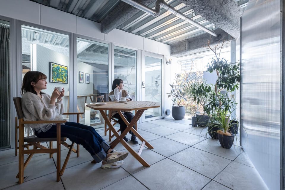 Day, People, Balcony/Terrace, Living room, Dining area, Guests, group of guests