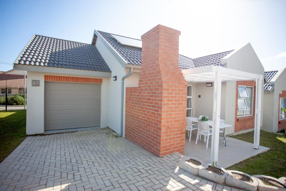 Property building, Patio, Day