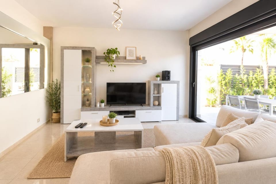 Communal lounge/ TV room