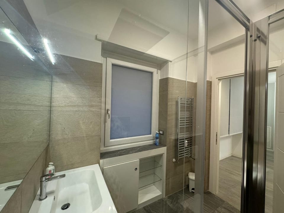 Shower, Bathroom, towels