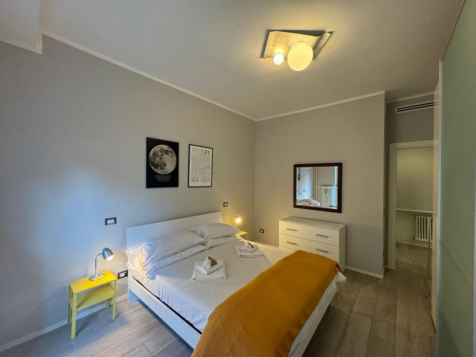 Bed, Photo of the whole room, Bedroom, towels, air conditioner
