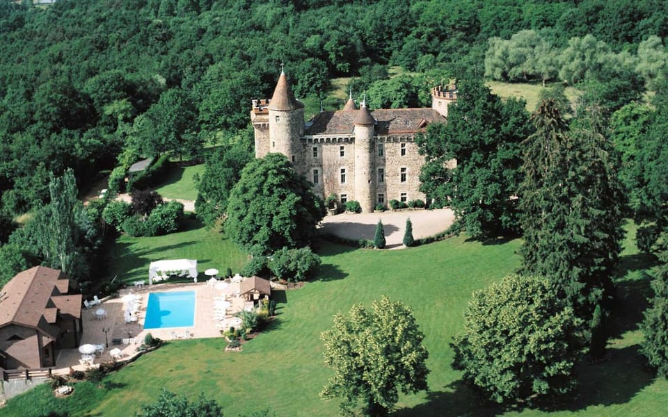 Property building, Natural landscape, Bird's eye view, Garden, Garden view, Pool view, Swimming pool