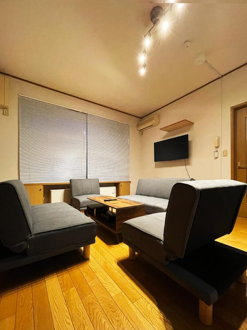 Communal lounge/ TV room, TV and multimedia, Living room, air conditioner