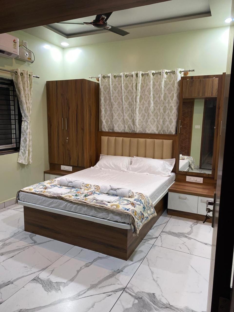 Bed, Photo of the whole room, Bedroom, air conditioner