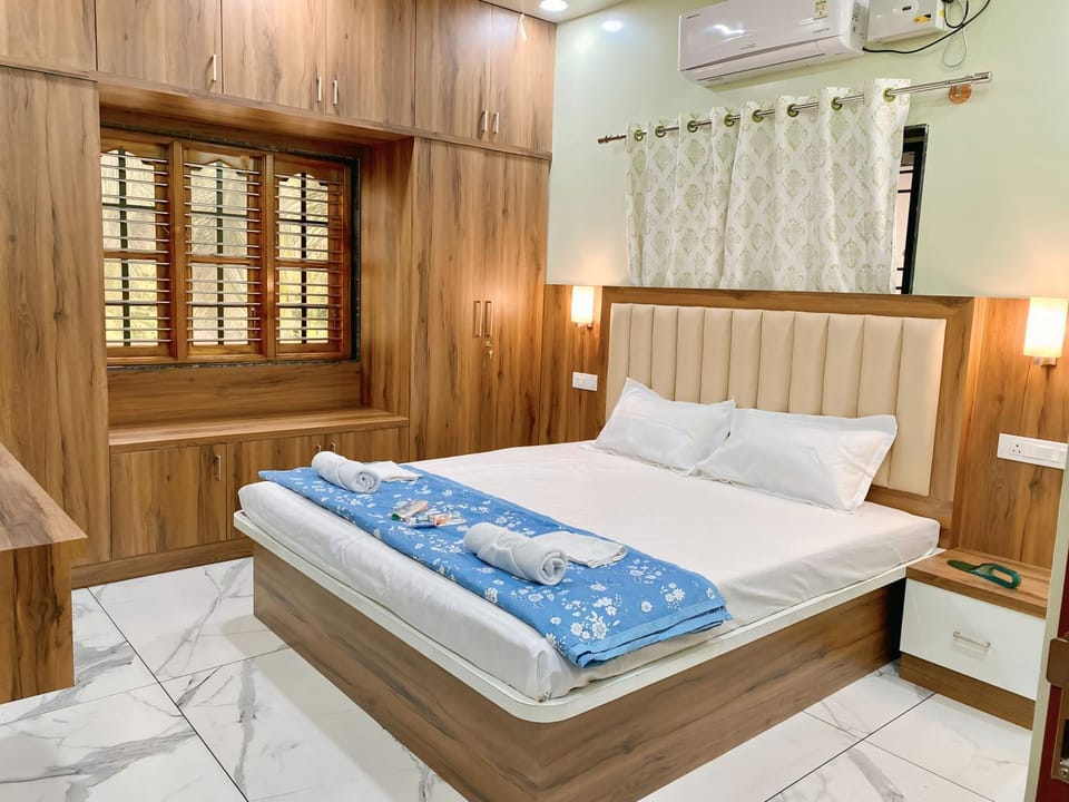 Bed, Photo of the whole room, Bedroom, towels, air conditioner
