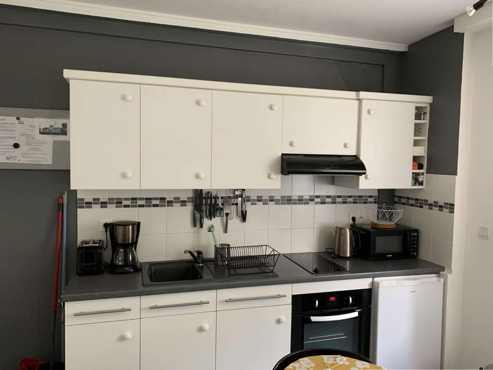 Appartement idéalement situé à 100m plage de Trestraou accès direct au GR34 et plage - Réf 919 Apartment in Perros-Guirec