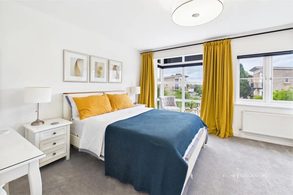 2 Ensuite beds house, sleep 4 With free parking, Self Check-in, and Close link to London, Zone 6 House in Epsom