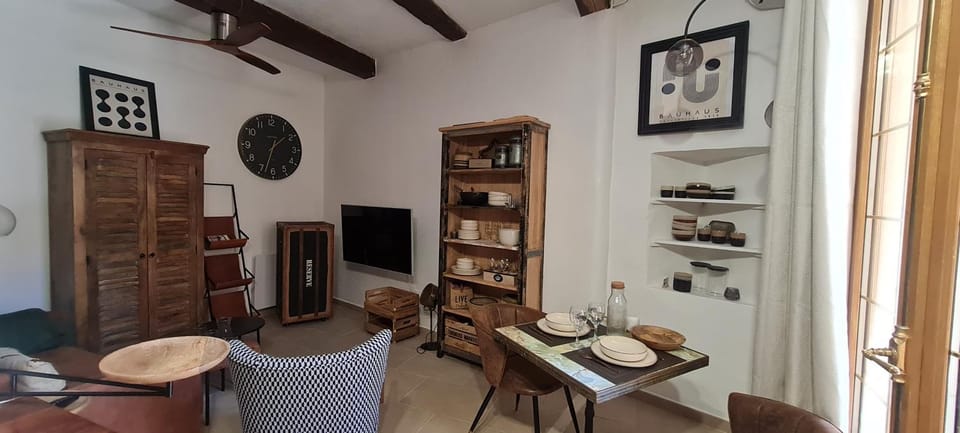 Studio cozy avec terrasse en centre ville Apartment in L'Isle-sur-la-Sorgue