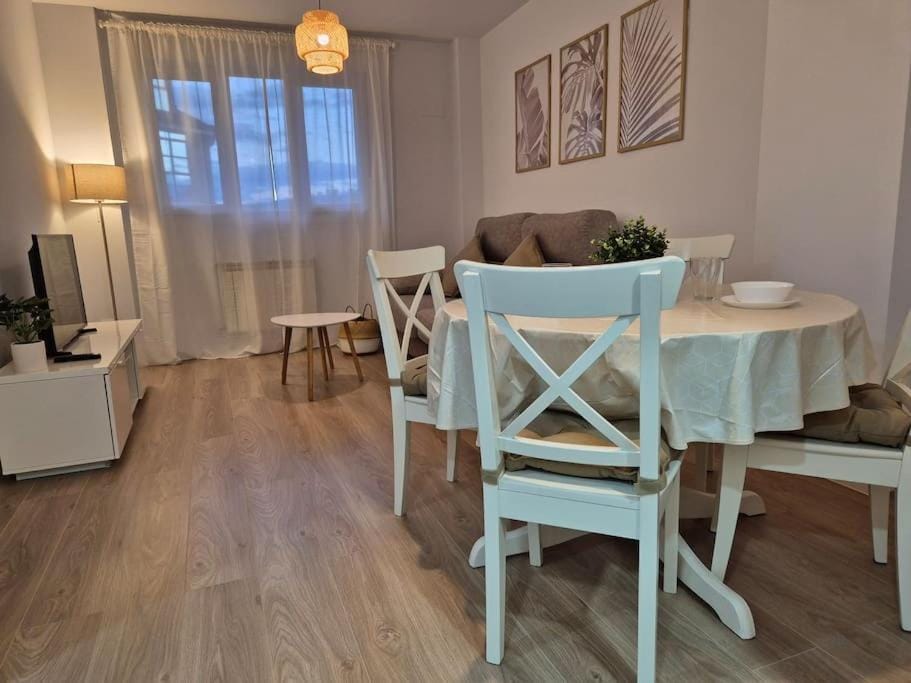 650A Apartamento acogedor con garaje by R2R Consulting Apartment in Oviedo